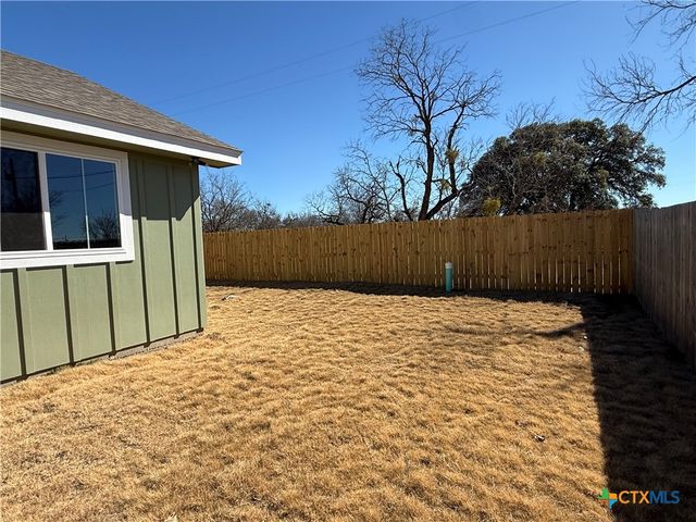 1710 East Avenue J, Lampasas, TX 76550