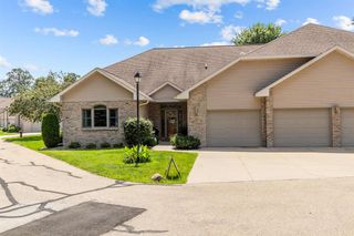 945 BRIGHTON DRIVE #3A, Menasha, WI 54952