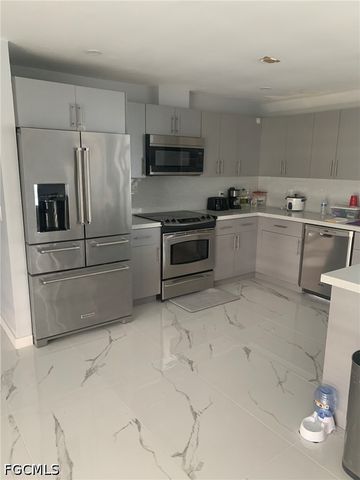 2214 SE 14th TER, Cape Coral, FL 33990