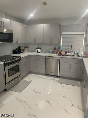 2214 SE 14th TER, Cape Coral, FL 33990