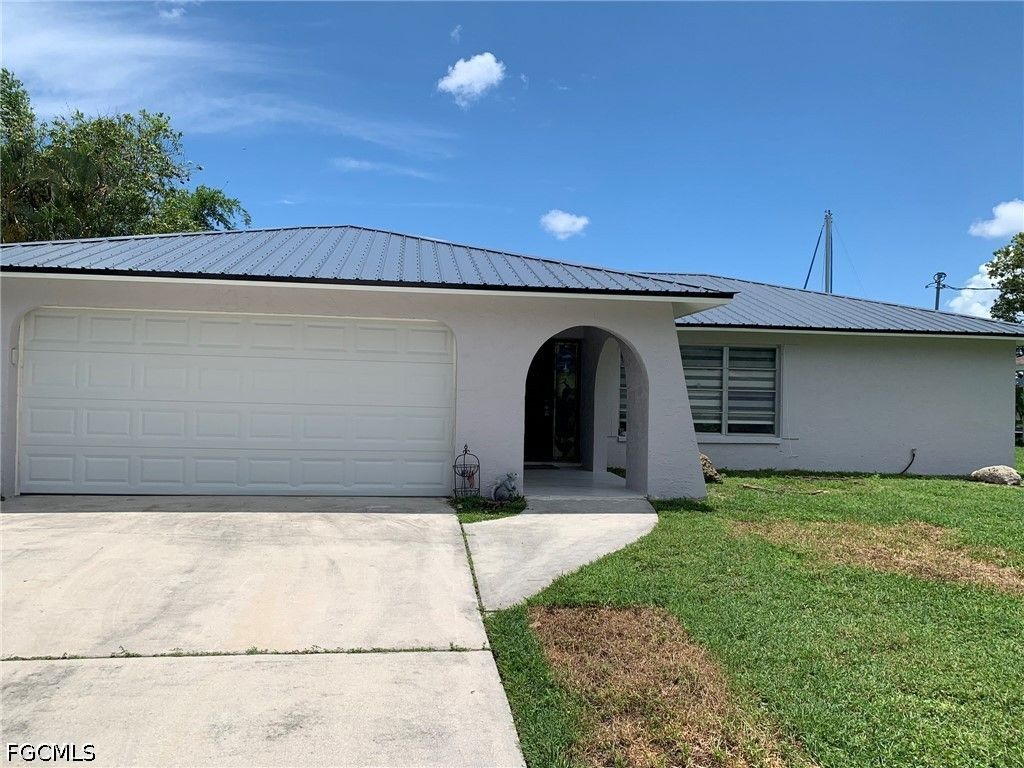 2214 SE 14th TER, Cape Coral, FL 33990