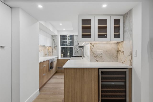 225 E 46TH Street 10DE, New York City, NY 10017