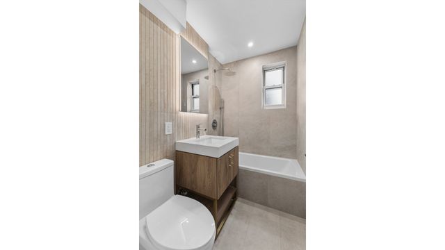 225 E 46TH Street 10DE, New York City, NY 10017