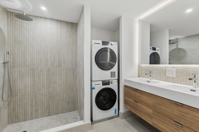 225 E 46TH Street 10DE, New York City, NY 10017