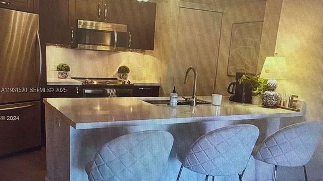 19900 E Country Club Dr 214, Aventura, FL 33180