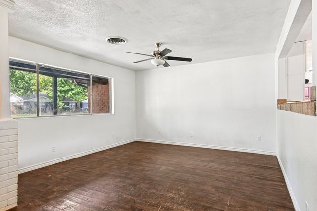 2504 Duringer Road, Fort Worth, TX 76133