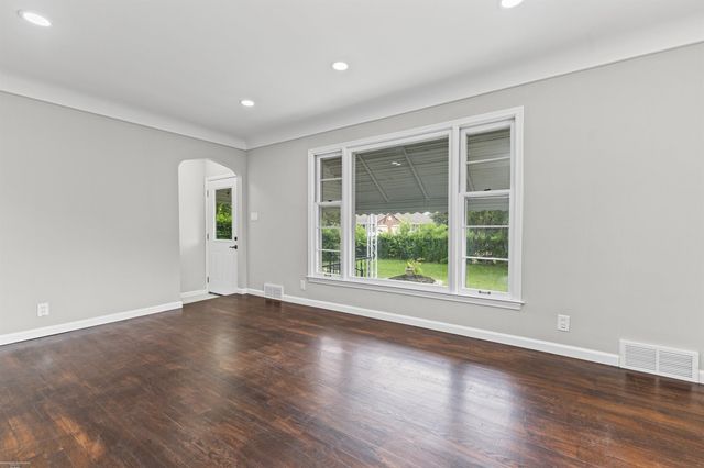 23030 Masonic Boulevard, St Clair Shores, MI 48082
