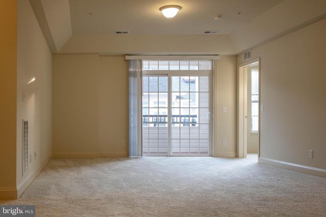 9202 CHARLESTON DR #405, Manassas, VA 20110