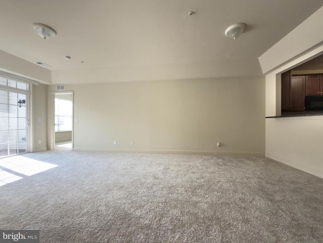 9202 CHARLESTON DR #405, Manassas, VA 20110