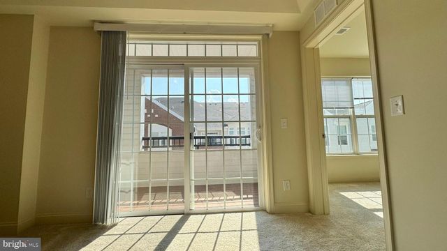 9202 CHARLESTON DR #405, Manassas, VA 20110