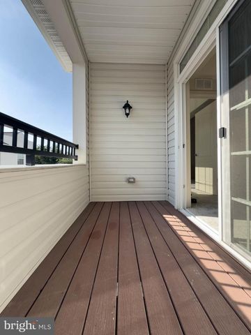 9202 CHARLESTON DR #405, Manassas, VA 20110