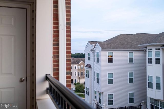 9202 CHARLESTON DR #405, Manassas, VA 20110