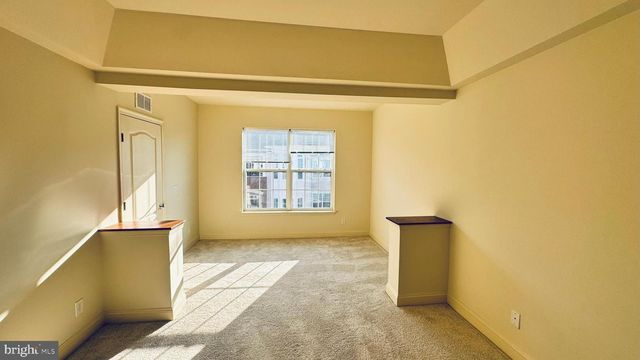 9202 CHARLESTON DR #405, Manassas, VA 20110