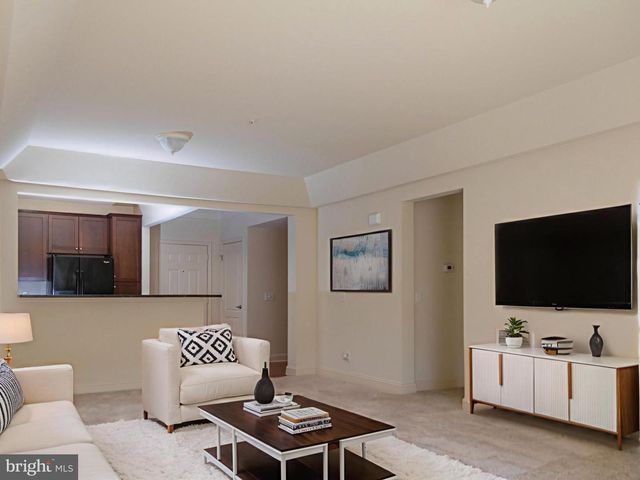 9202 CHARLESTON DR #405, Manassas, VA 20110