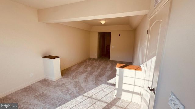 9202 CHARLESTON DR #405, Manassas, VA 20110