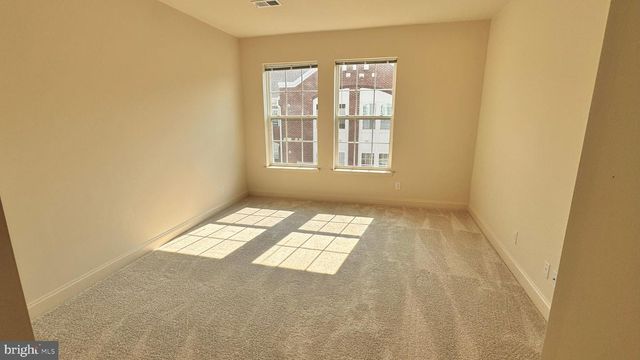 9202 CHARLESTON DR #405, Manassas, VA 20110