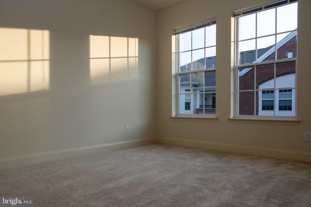 9202 CHARLESTON DR #405, Manassas, VA 20110