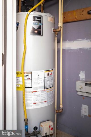 9202 CHARLESTON DR #405, Manassas, VA 20110