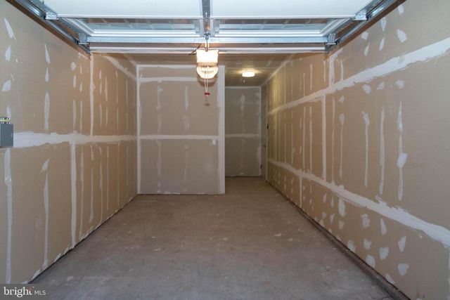 9202 CHARLESTON DR #405, Manassas, VA 20110