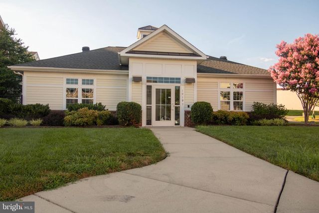 9202 CHARLESTON DR #405, Manassas, VA 20110