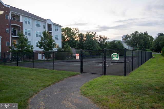 9202 CHARLESTON DR #405, Manassas, VA 20110