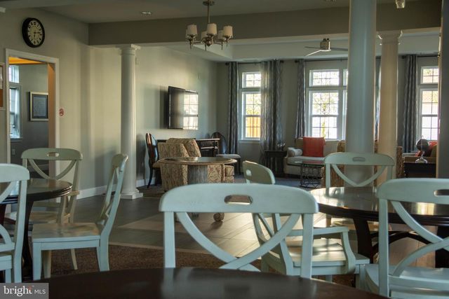 9202 CHARLESTON DR #405, Manassas, VA 20110