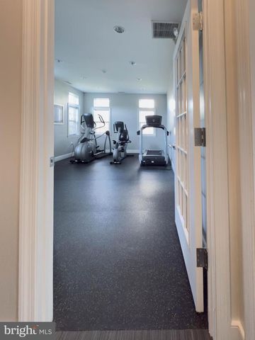 9202 CHARLESTON DR #405, Manassas, VA 20110