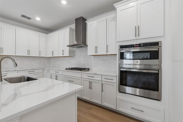 8115 SEAFLOWER PARKWAY, Bradenton, FL 34210