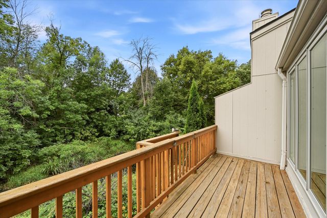 1511 Black Oaks Place N, Plymouth, MN 55447