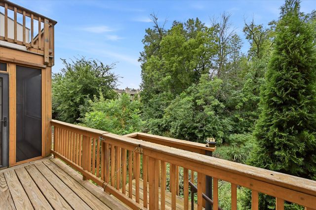 1511 Black Oaks Place N, Plymouth, MN 55447