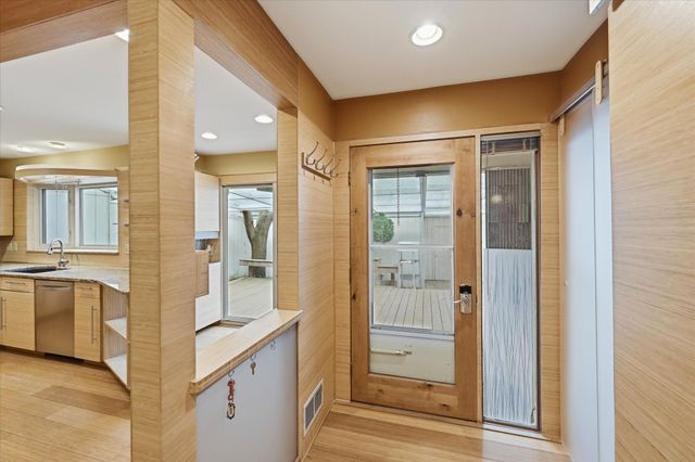 1511 Black Oaks Place N, Plymouth, MN 55447
