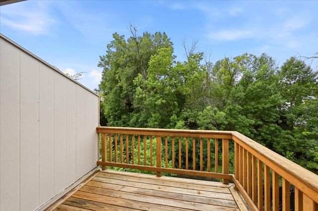 1511 Black Oaks Place N, Plymouth, MN 55447