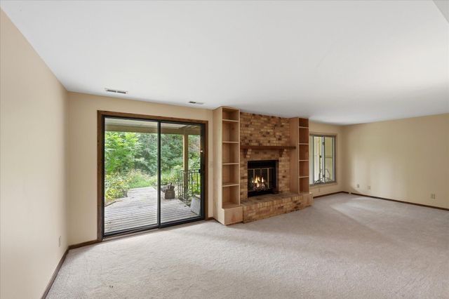 1511 Black Oaks Place N, Plymouth, MN 55447