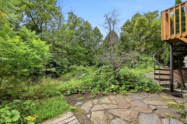 1511 Black Oaks Place N, Plymouth, MN 55447