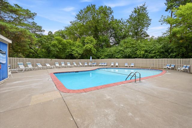 1511 Black Oaks Place N, Plymouth, MN 55447