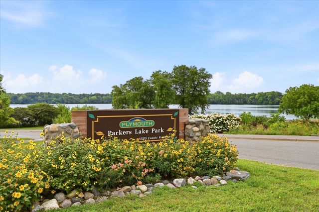 1511 Black Oaks Place N, Plymouth, MN 55447