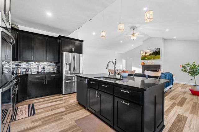 11 Pier Lane, Monett, MO 65708