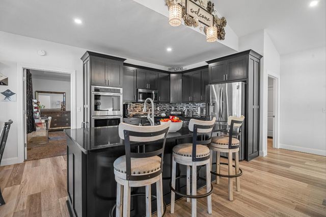 11 Pier Lane, Monett, MO 65708