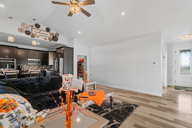 11 Pier Lane, Monett, MO 65708