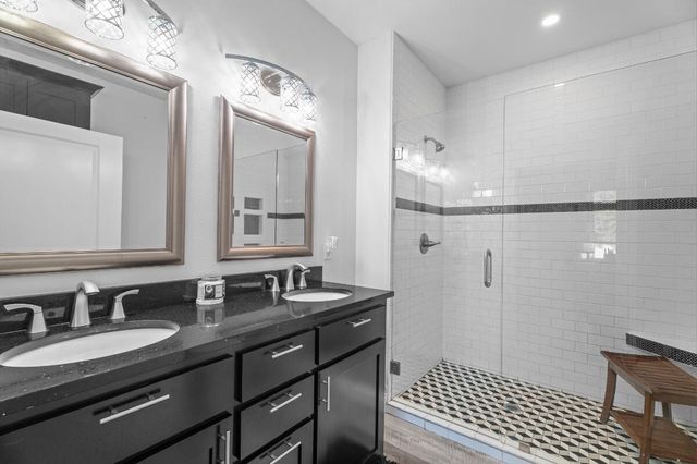 11 Pier Lane, Monett, MO 65708