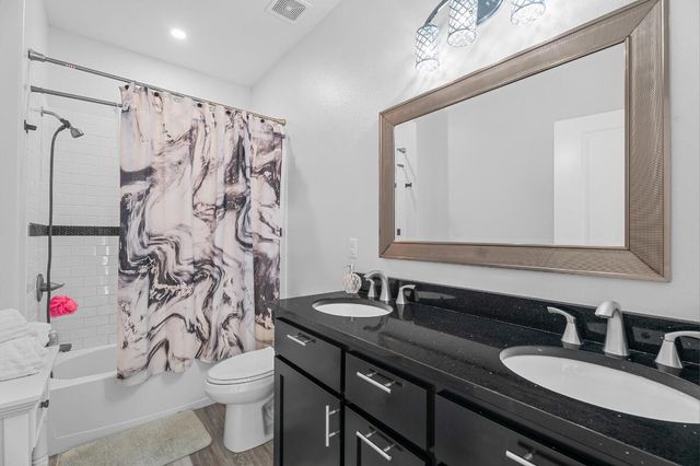 11 Pier Lane, Monett, MO 65708