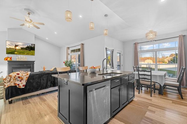 11 Pier Lane, Monett, MO 65708