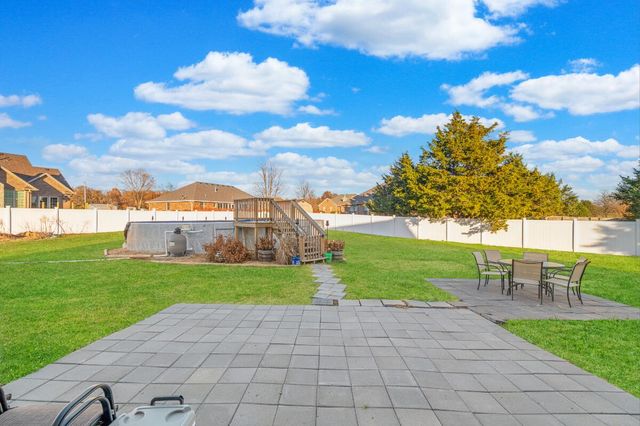 11 Pier Lane, Monett, MO 65708