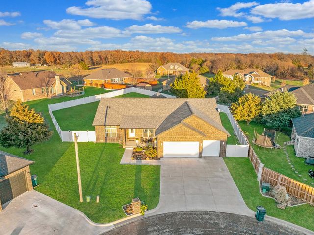 11 Pier Lane, Monett, MO 65708