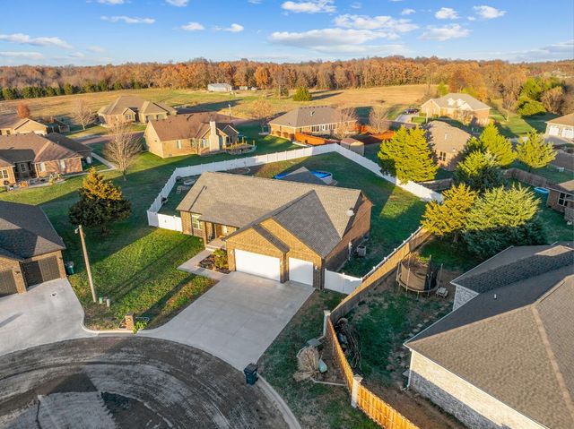 11 Pier Lane, Monett, MO 65708