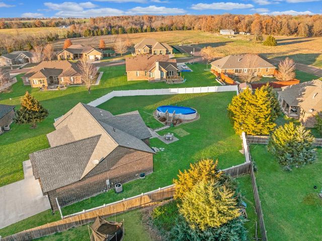 11 Pier Lane, Monett, MO 65708