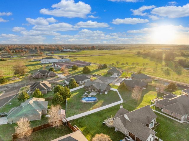 11 Pier Lane, Monett, MO 65708