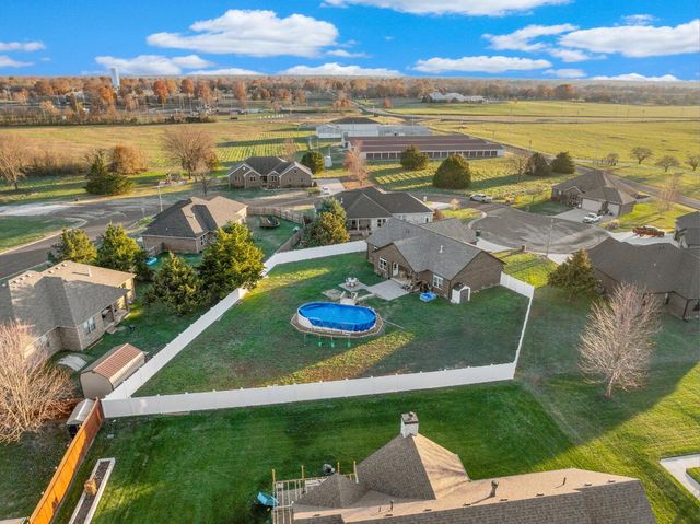 11 Pier Lane, Monett, MO 65708