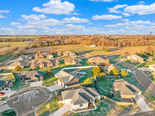 11 Pier Lane, Monett, MO 65708