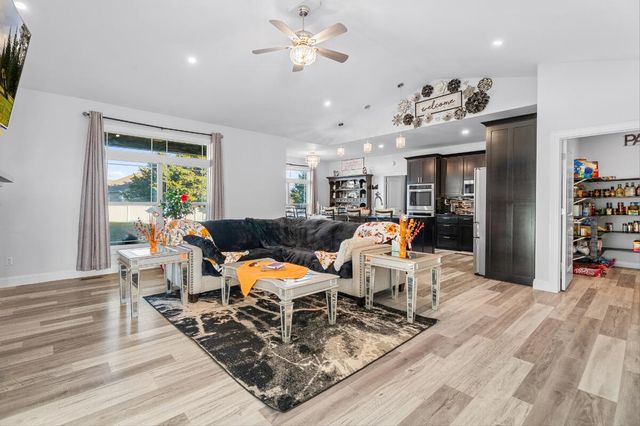 11 Pier Lane, Monett, MO 65708